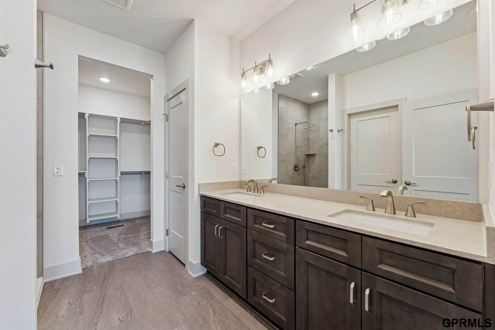 21907 McClellan Drive, Gretna, NE 68028