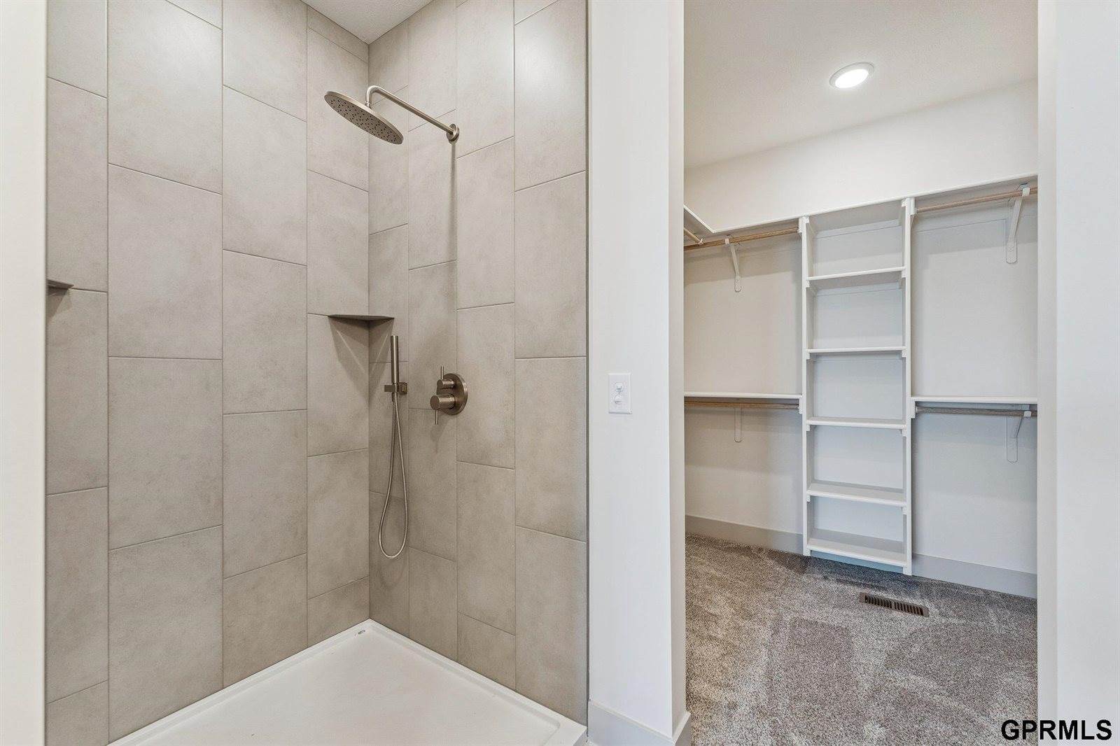 21907 McClellan Drive, Gretna, NE 68028