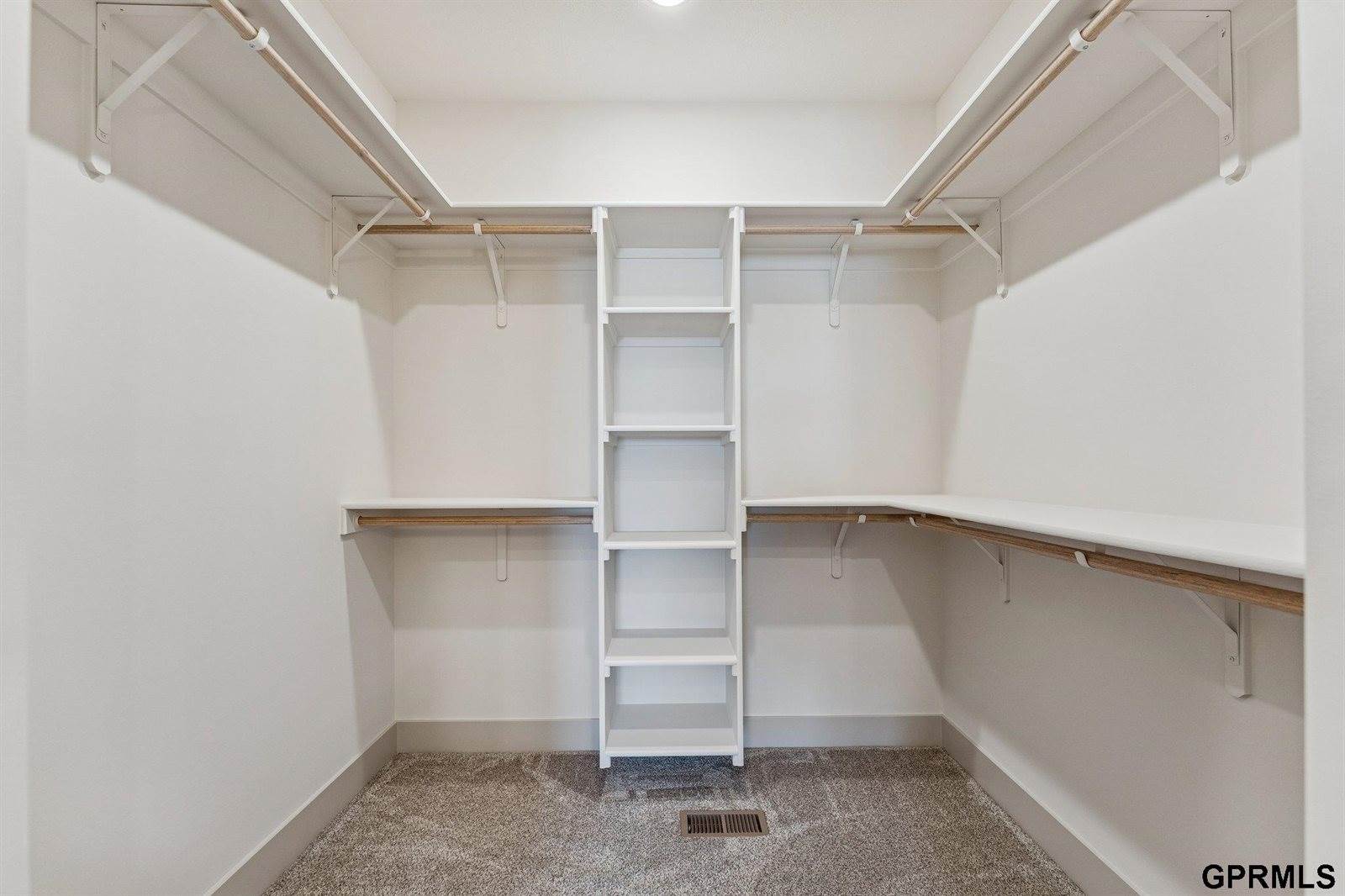 21907 McClellan Drive, Gretna, NE 68028