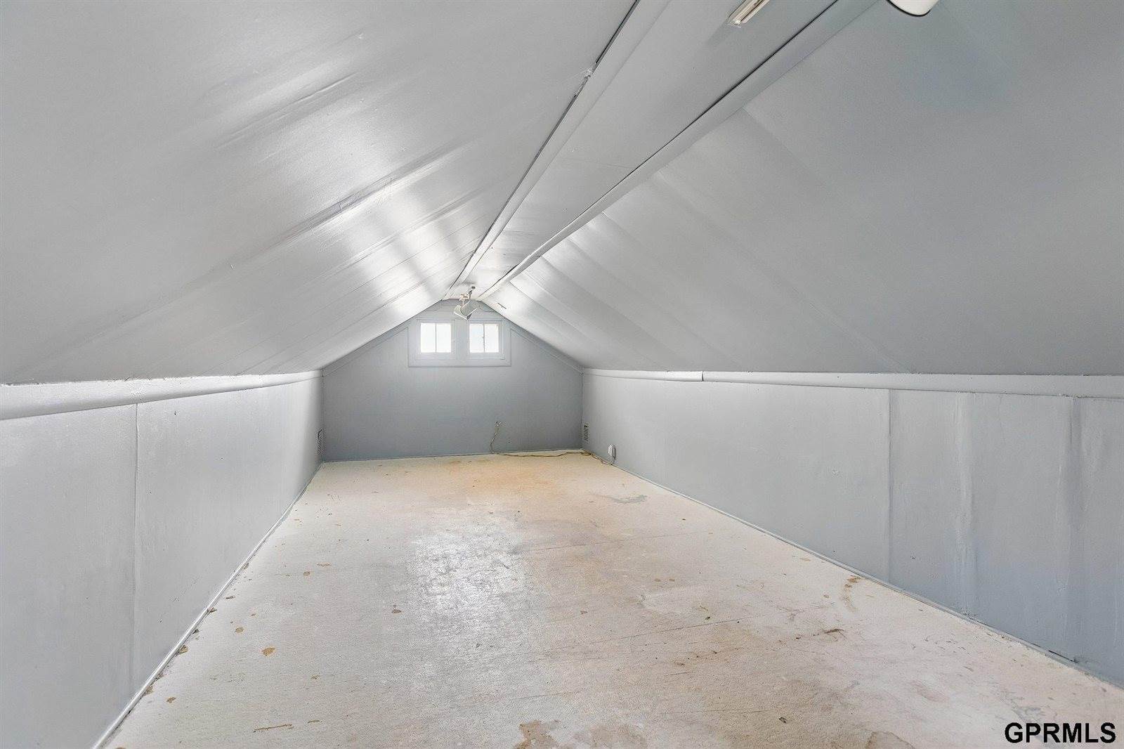 424 Grover Street, Omaha, NE 68108