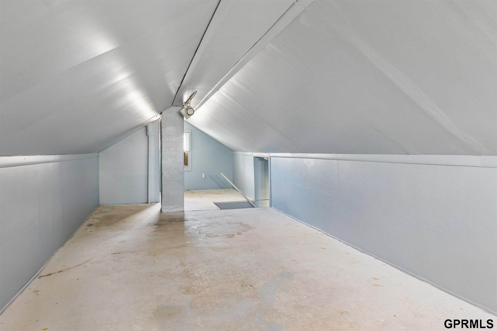 424 Grover Street, Omaha, NE 68108