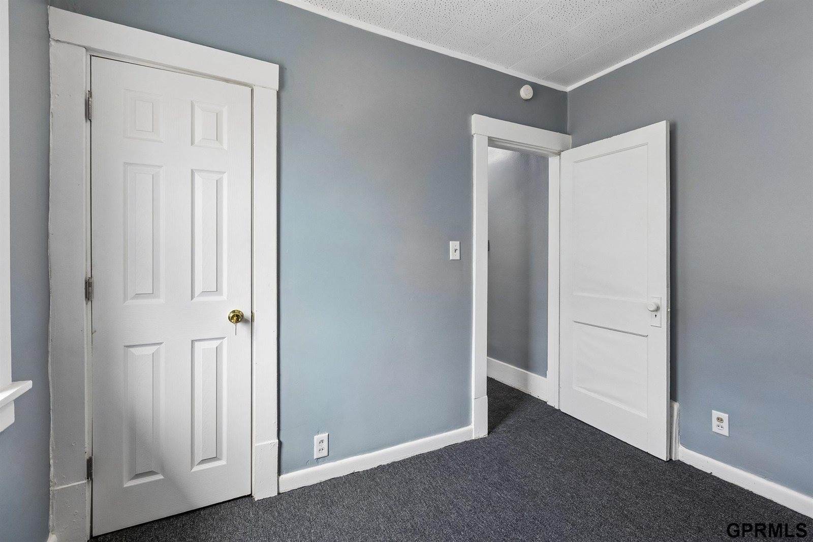 424 Grover Street, Omaha, NE 68108