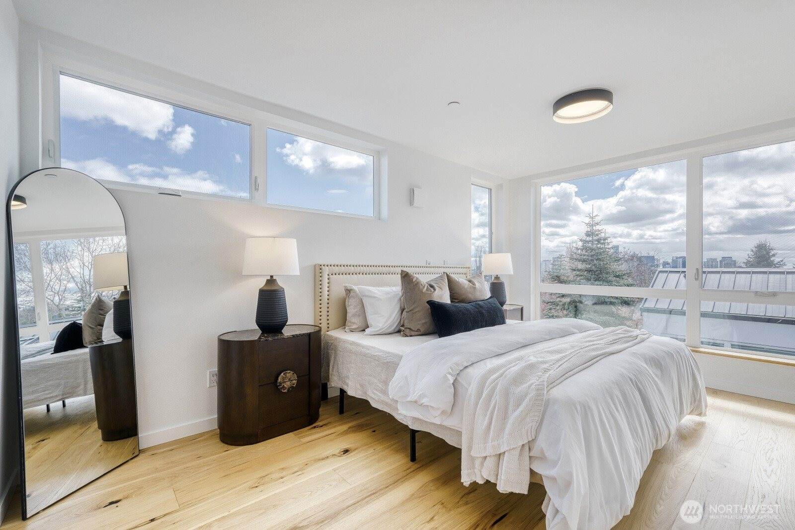517 Howe Street, #B, Seattle, WA 98109