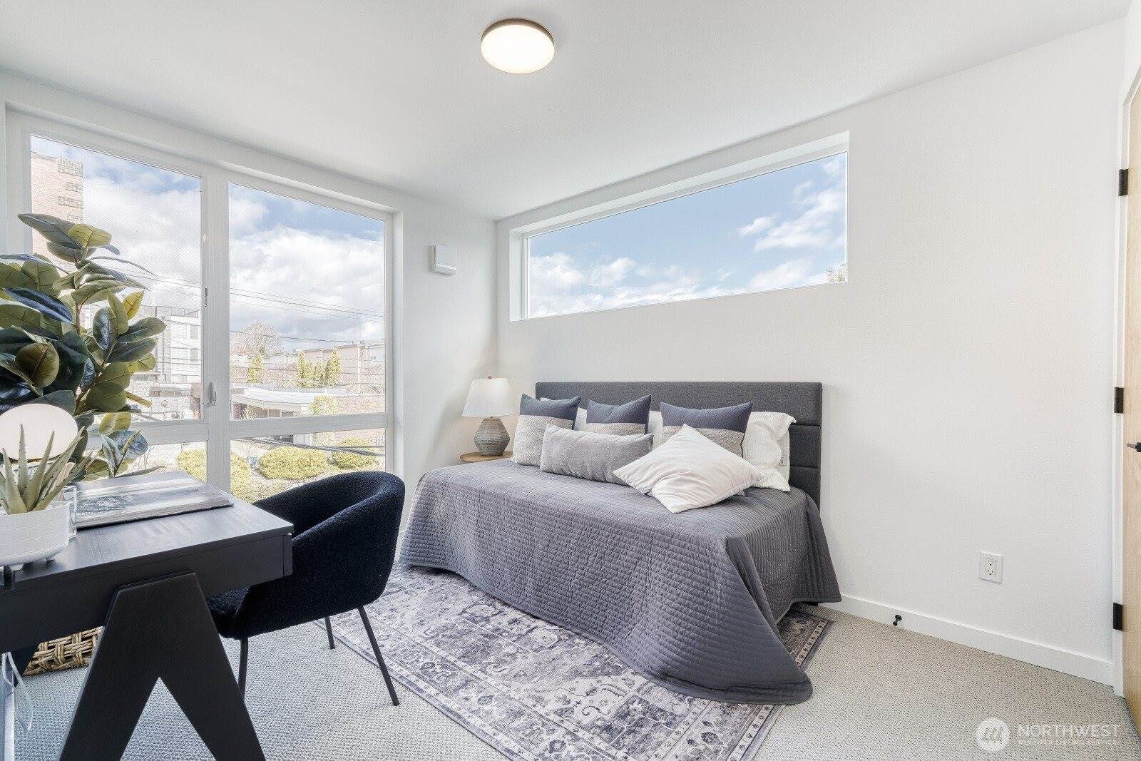 517 Howe Street, #B, Seattle, WA 98109