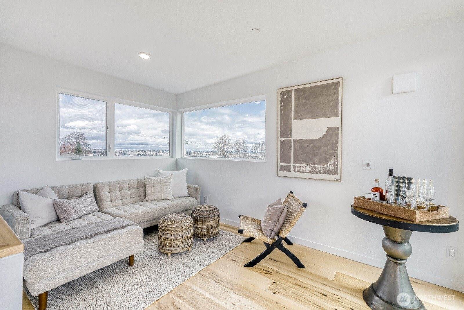 517 Howe Street, #B, Seattle, WA 98109