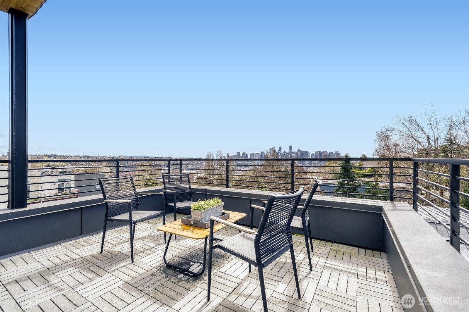 517 Howe Street, #B, Seattle, WA 98109
