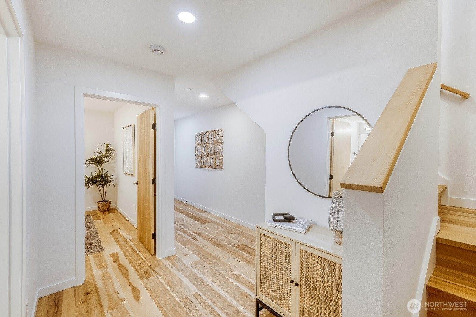517 Howe Street, #B, Seattle, WA 98109