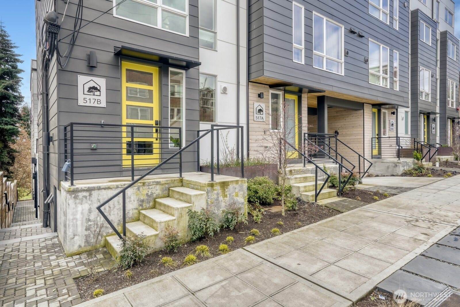 517 Howe Street, #B, Seattle, WA 98109
