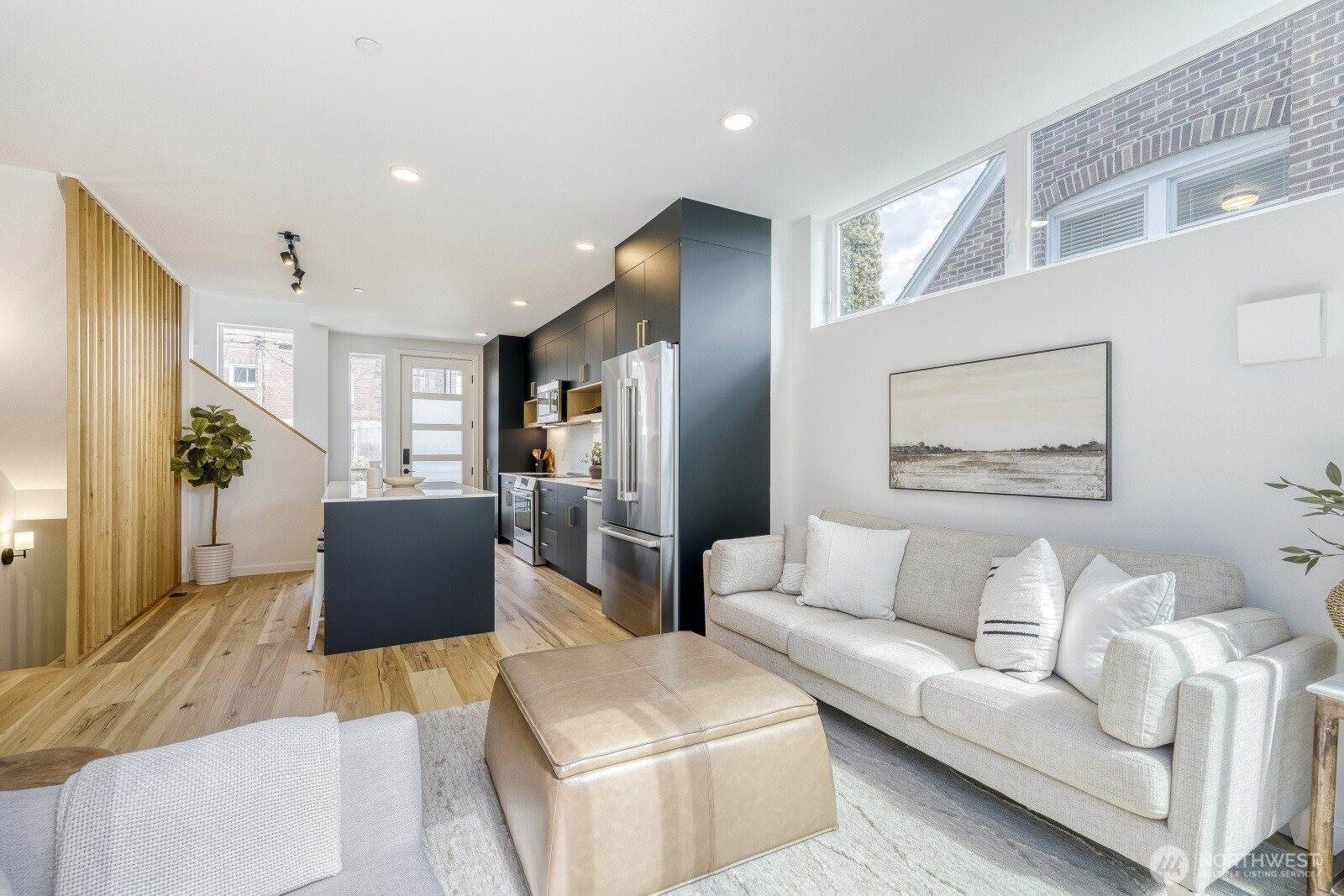 517 Howe Street, #B, Seattle, WA 98109