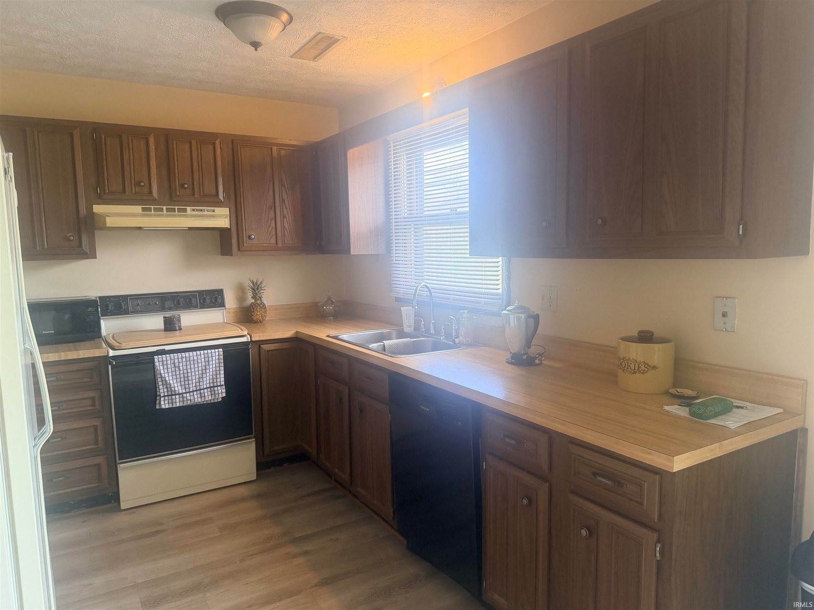 200 W Charter Drive, Muncie, IN 47303