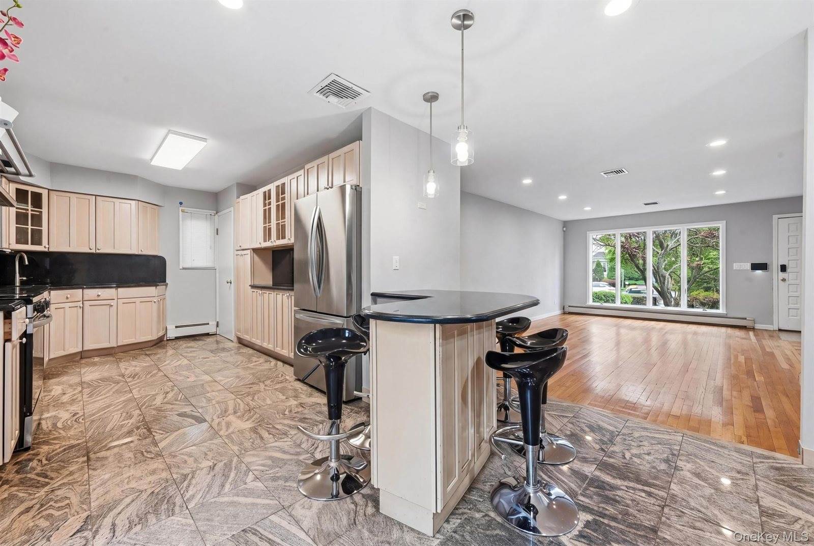 140 North Street, Locust Valley, NY 11560