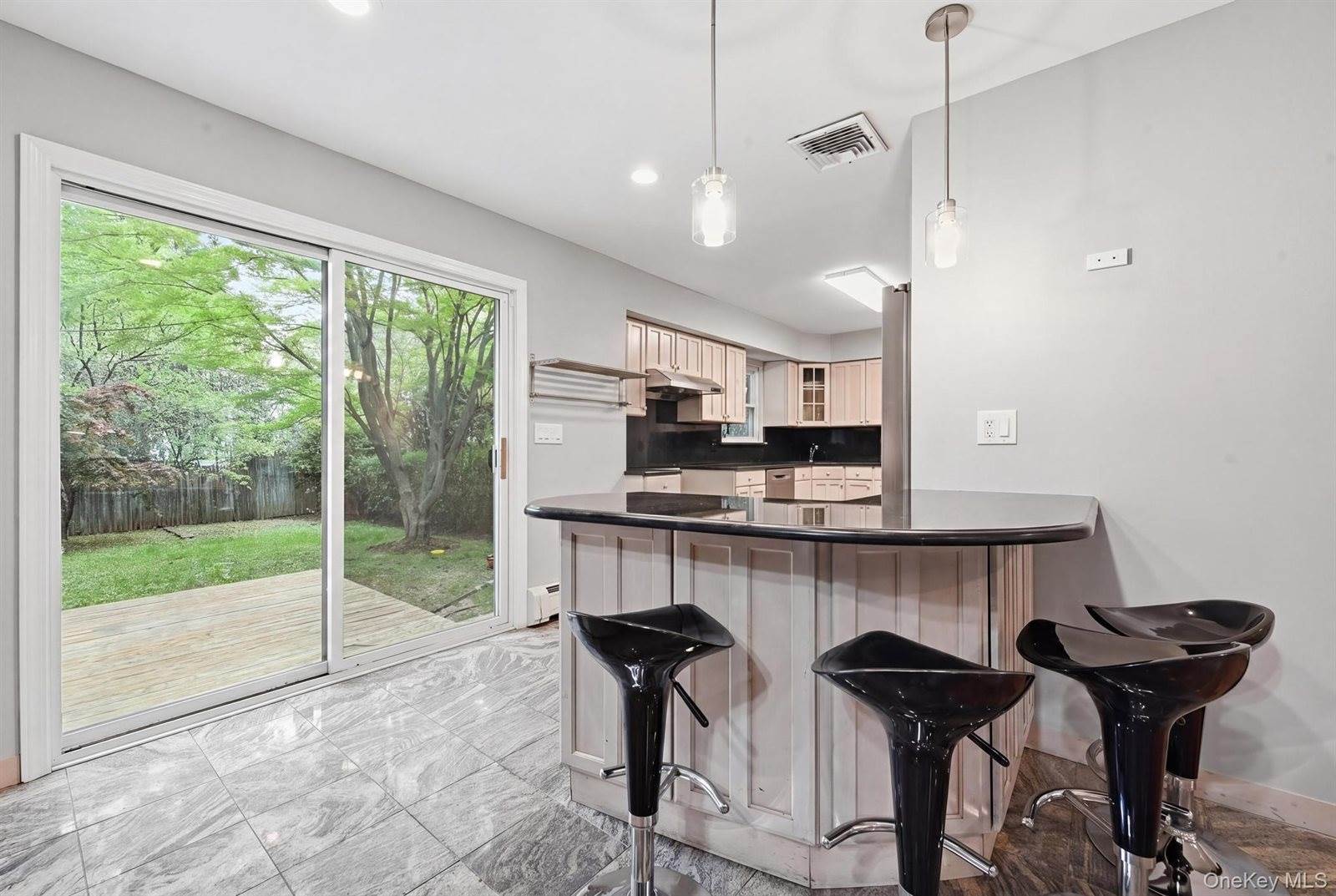140 North Street, Locust Valley, NY 11560