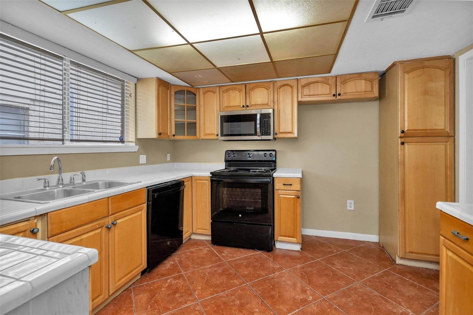 13818 Towne Way Drive, Sugar Land, TX 77498