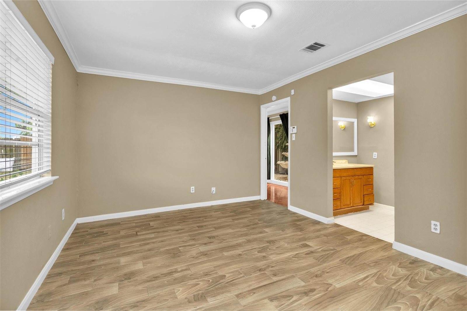 13818 Towne Way Drive, Sugar Land, TX 77498