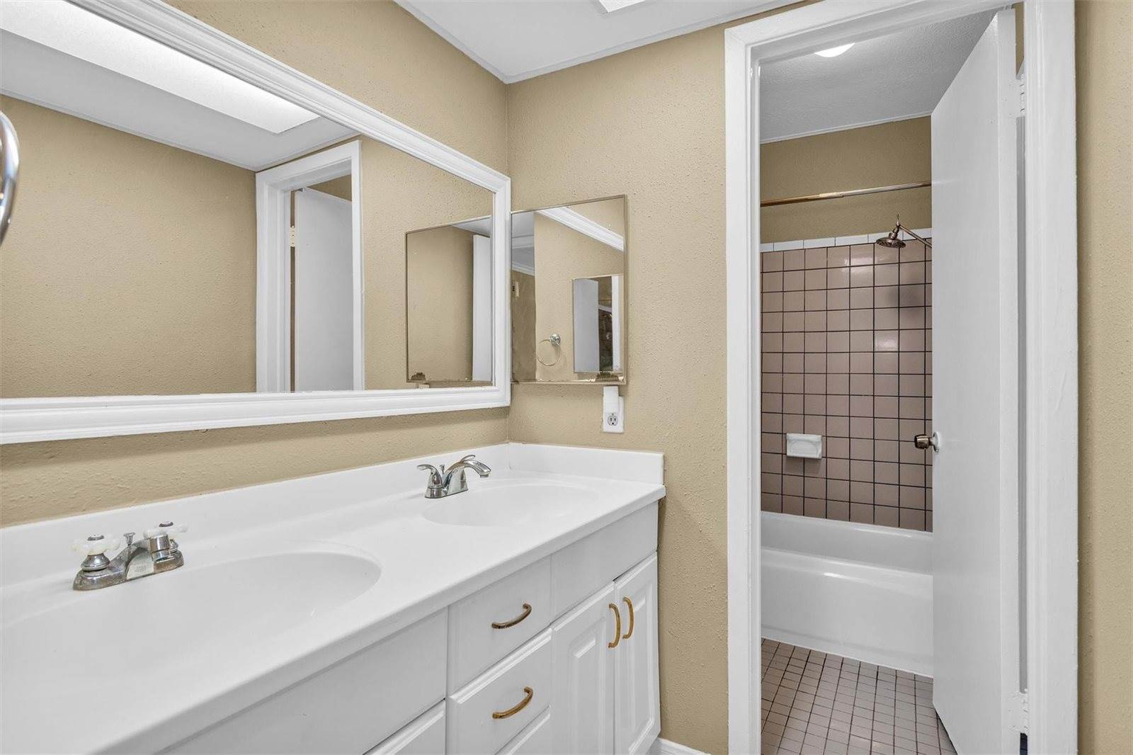 13818 Towne Way Drive, Sugar Land, TX 77498