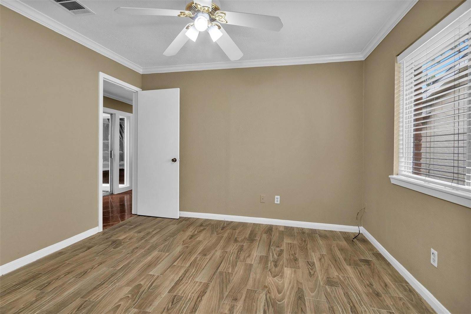 13818 Towne Way Drive, Sugar Land, TX 77498