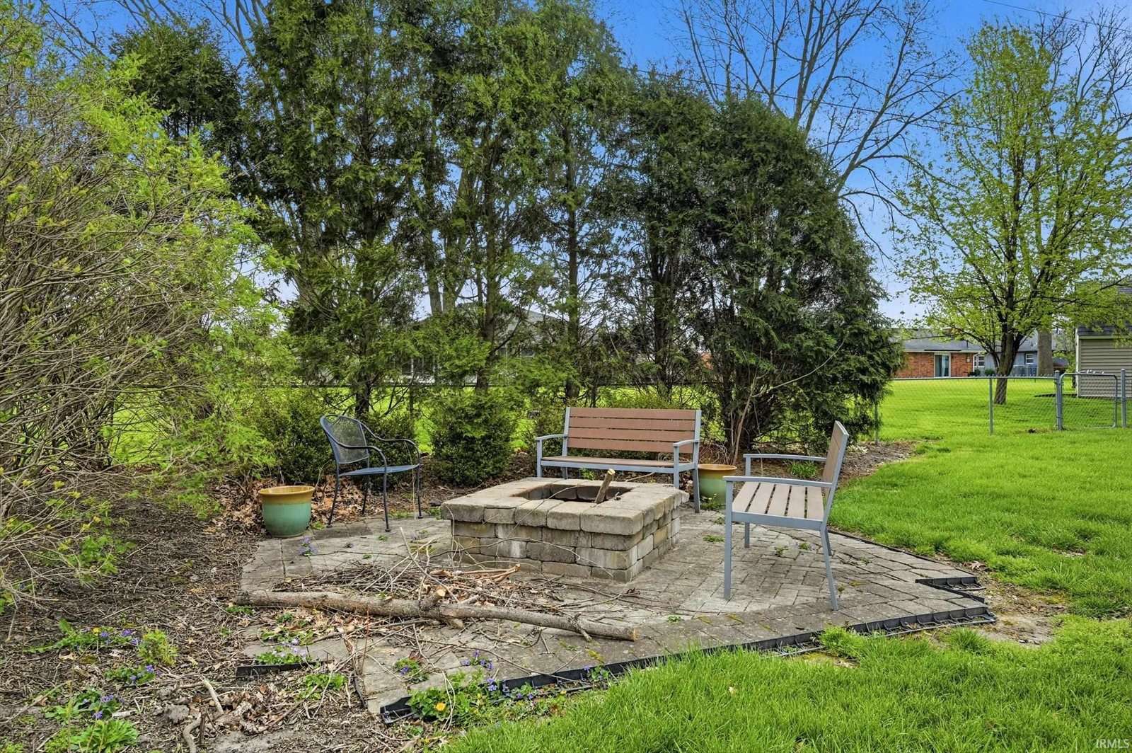 300 N Bayberry Lane, Muncie, IN 47304