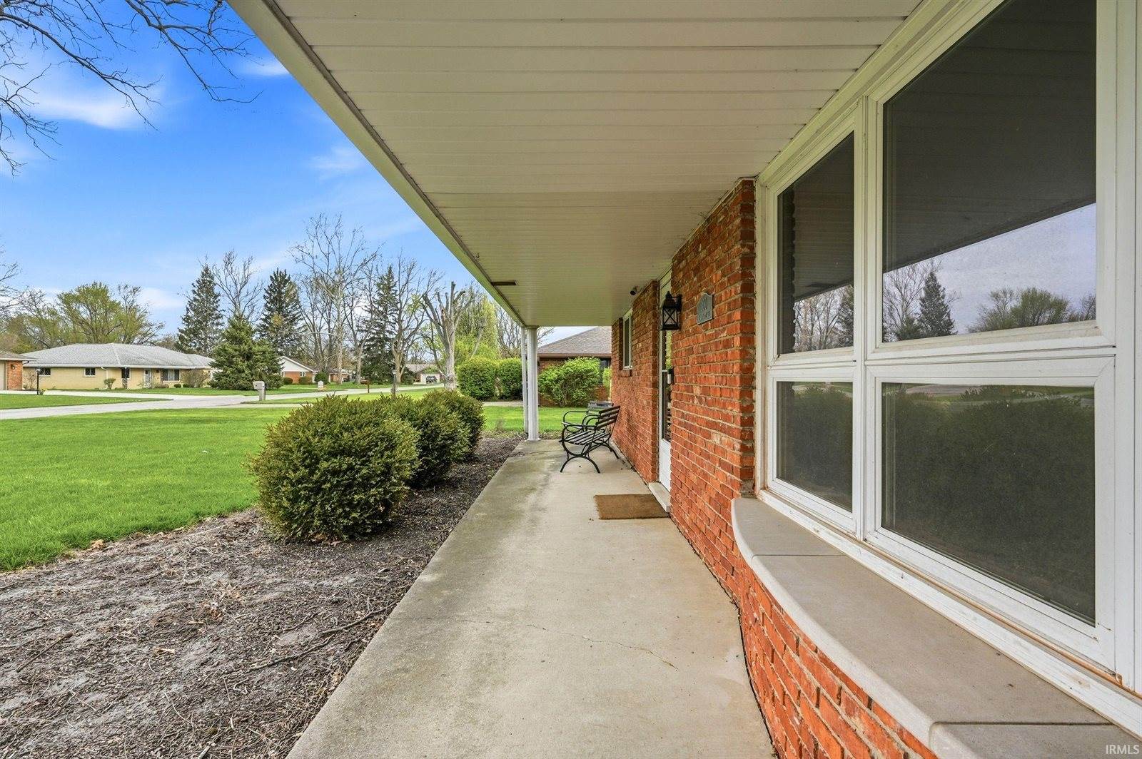 300 N Bayberry Lane, Muncie, IN 47304