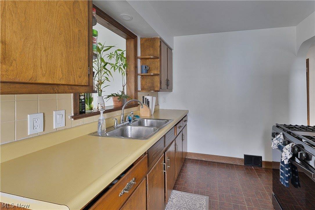 4649 Waseka Lane, Youngstown, OH 44512