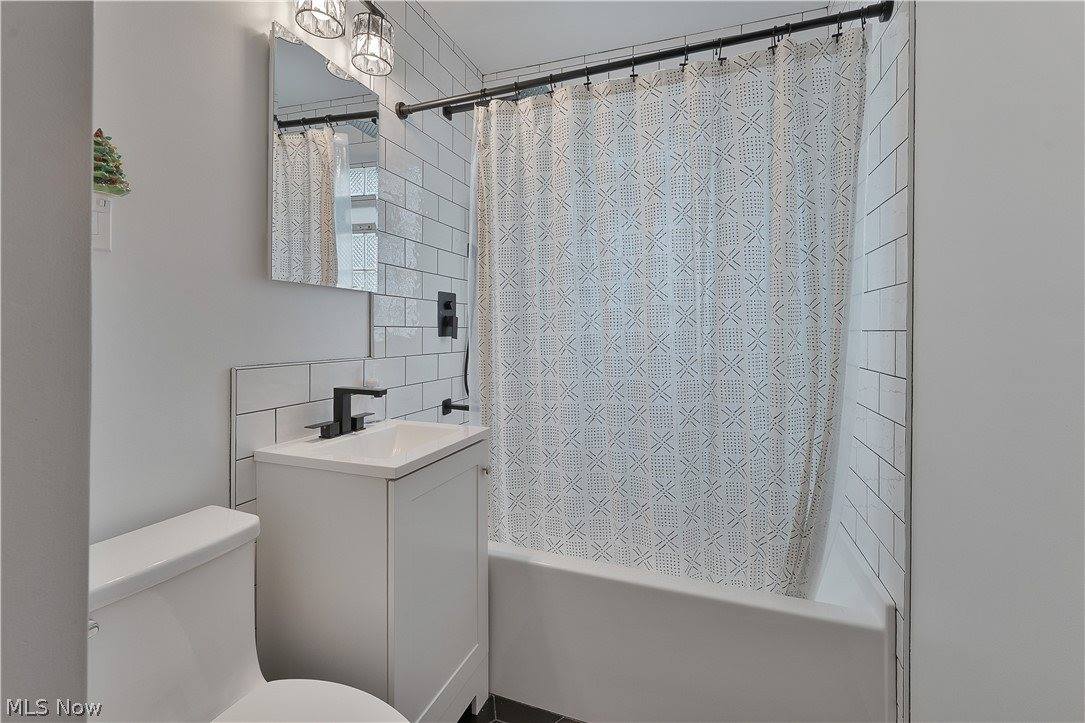 4649 Waseka Lane, Youngstown, OH 44512