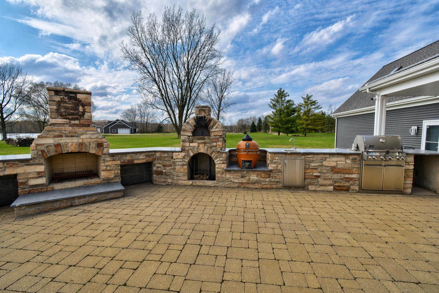 1291 South Queensway Drive, Lake Isabella, MI 48893