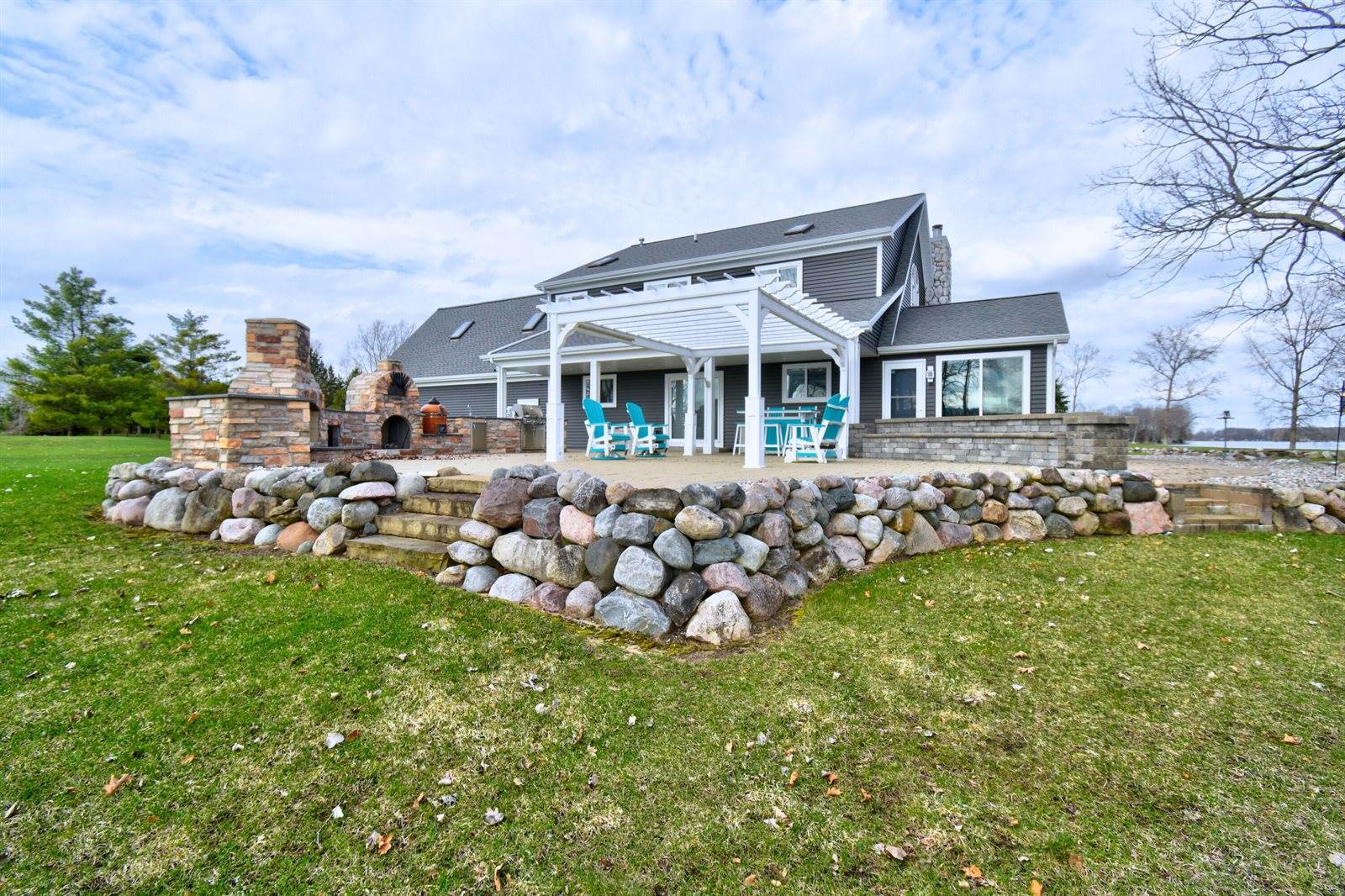 1291 South Queensway Drive, Lake Isabella, MI 48893