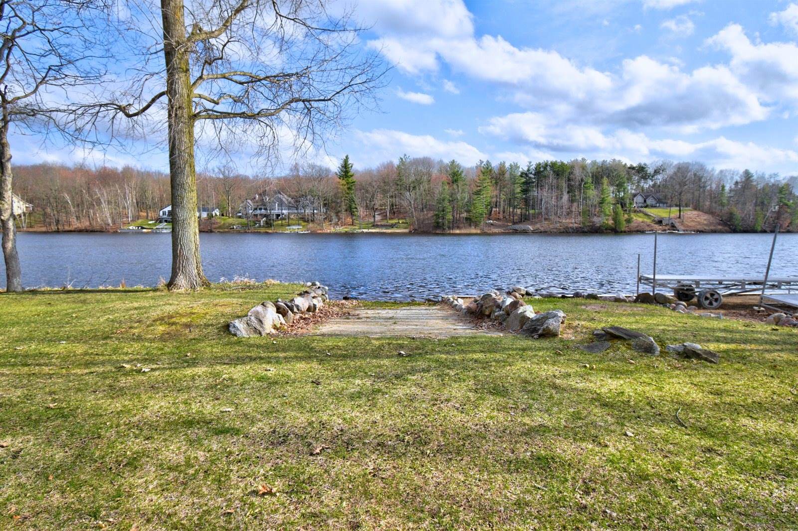 1291 South Queensway Drive, Lake Isabella, MI 48893