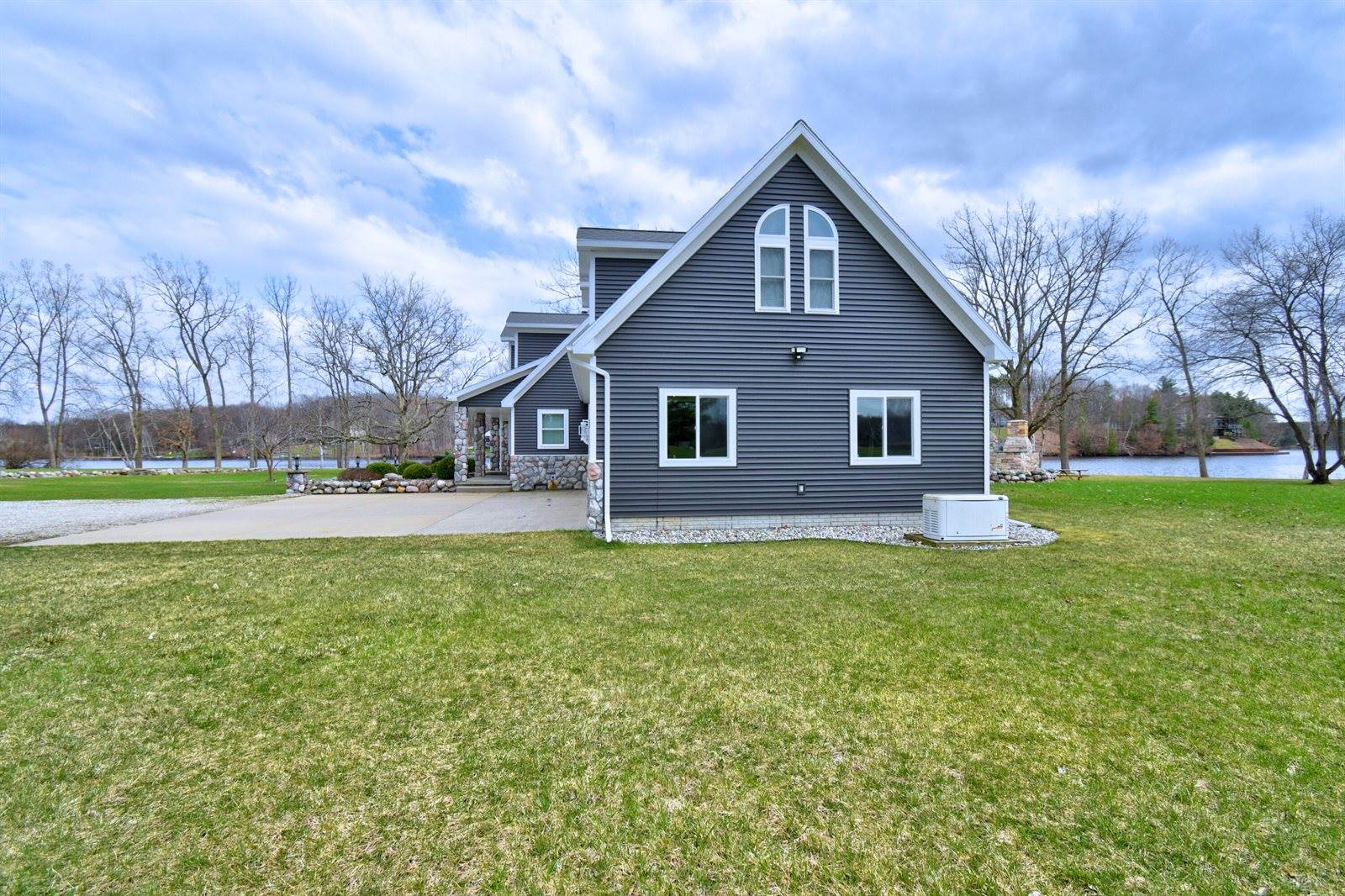 1291 South Queensway Drive, Lake Isabella, MI 48893