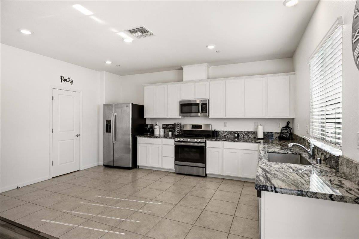 1370 Abrozo way, Plumas Lake, CA 95961