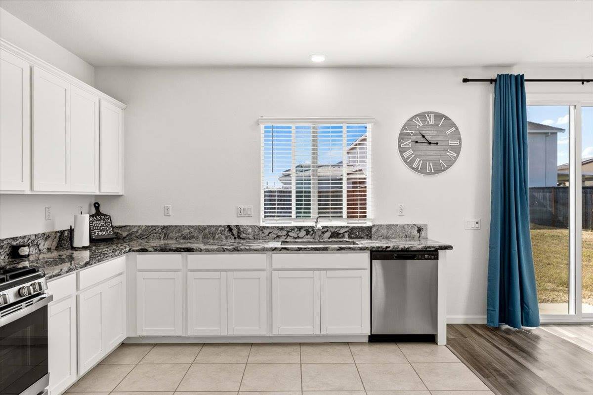 1370 Abrozo way, Plumas Lake, CA 95961