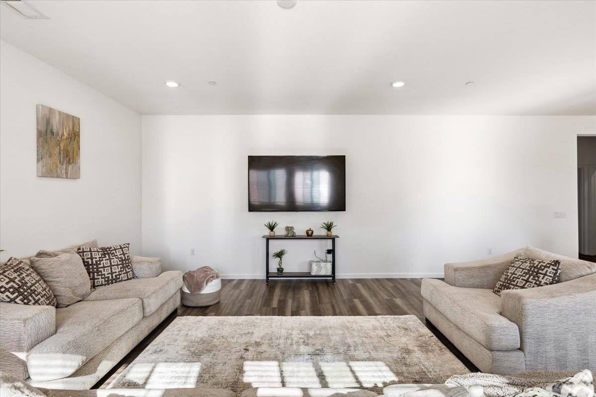 1370 Abrozo way, Plumas Lake, CA 95961