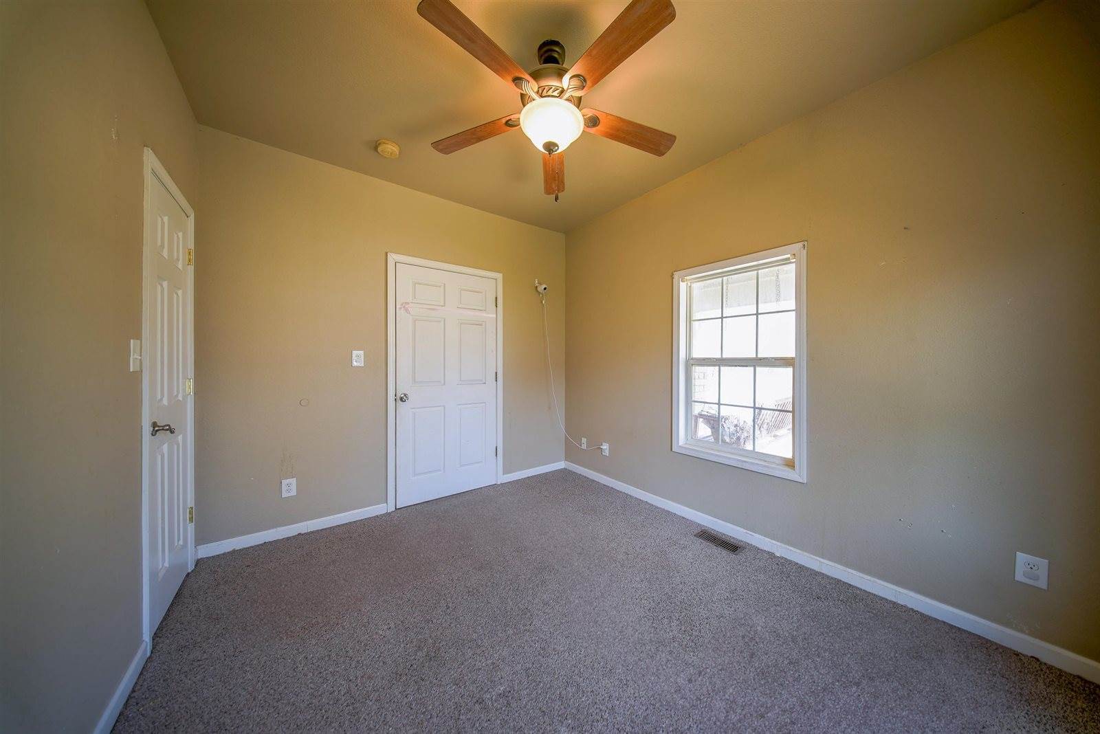 509 West 13th Ave, Winfield, KS 67156
