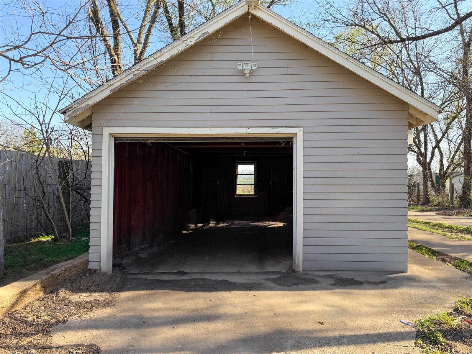 509 West 13th Ave, Winfield, KS 67156