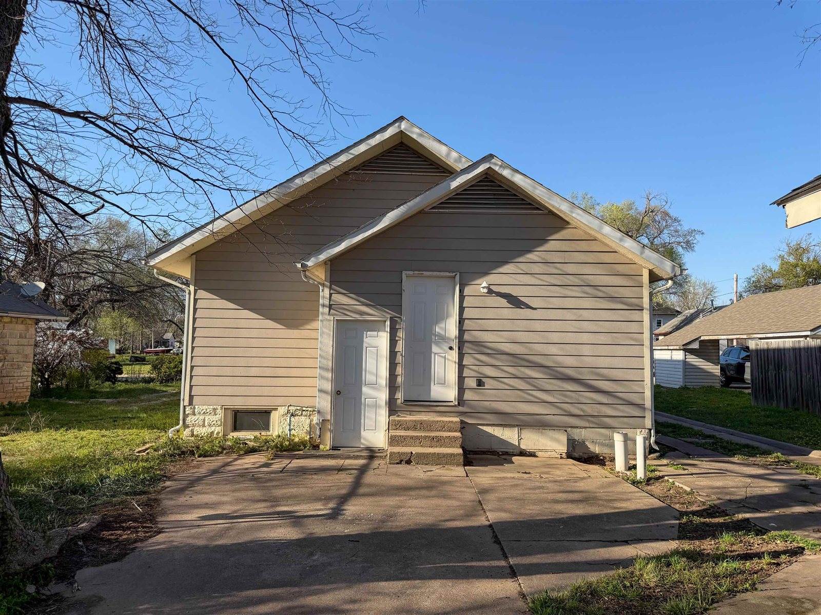 509 West 13th Ave, Winfield, KS 67156
