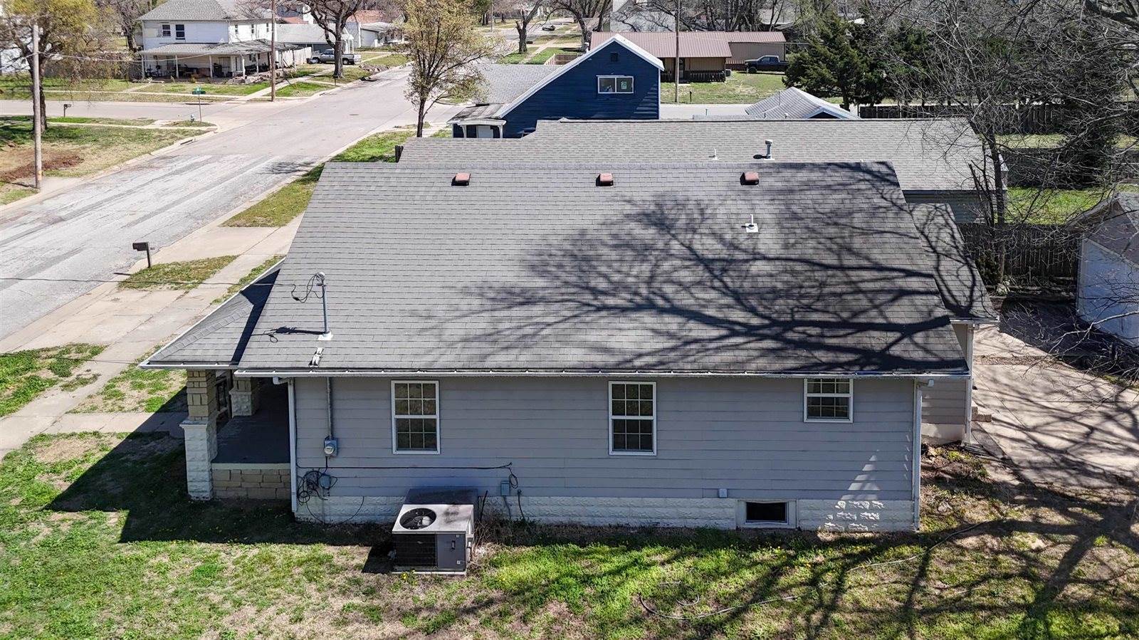 509 West 13th Ave, Winfield, KS 67156