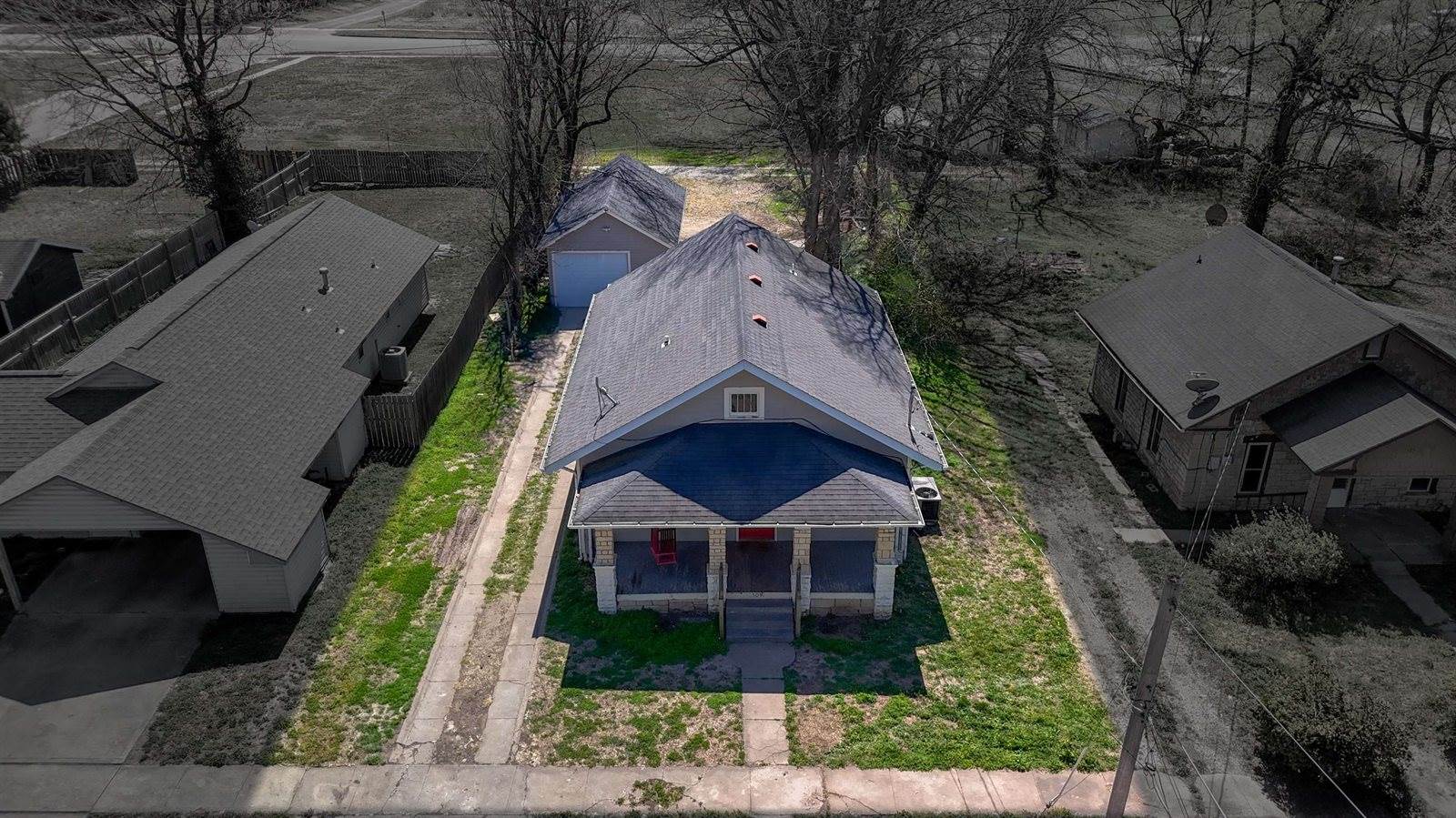 509 West 13th Ave, Winfield, KS 67156