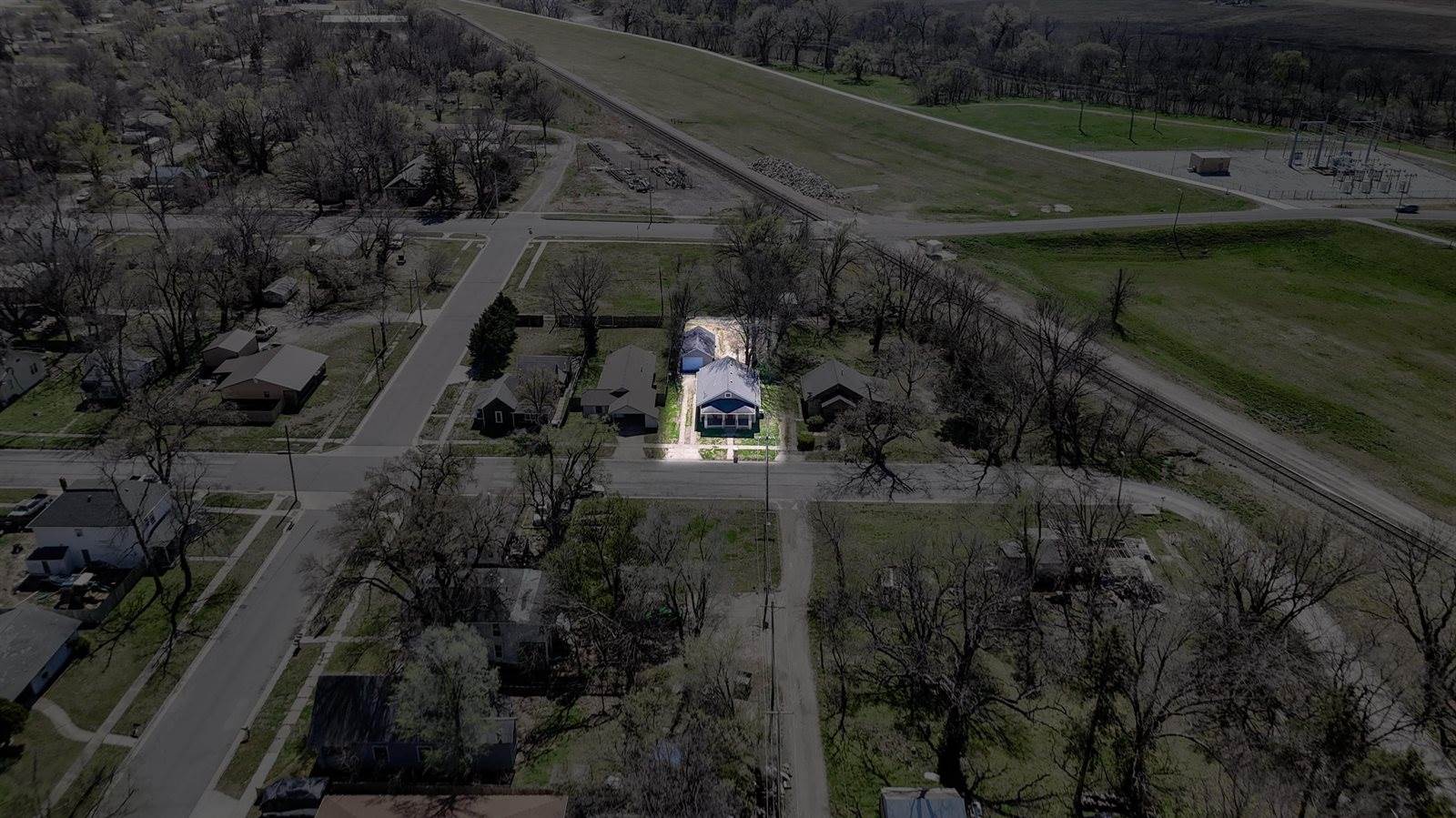 509 West 13th Ave, Winfield, KS 67156
