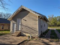 509 West 13th Ave, Winfield, KS 67156