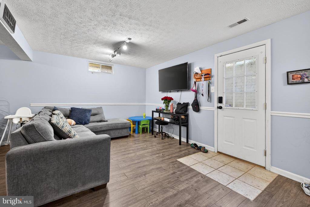 611 Hunting Ridge Drive, Frederick, MD 21703