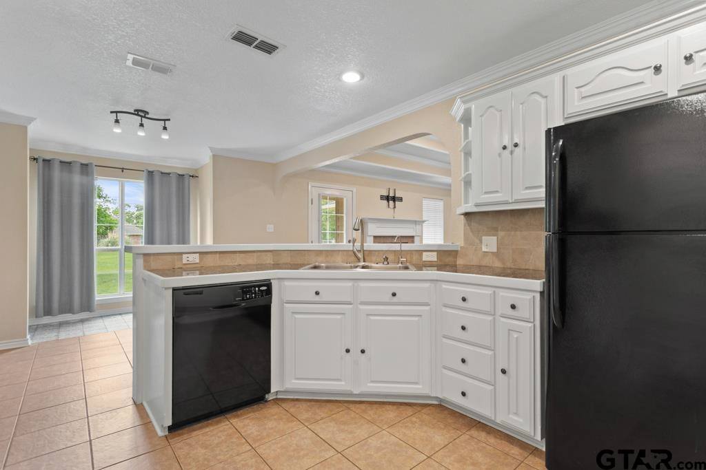 157 County Road 3521, Bullard, TX 75757