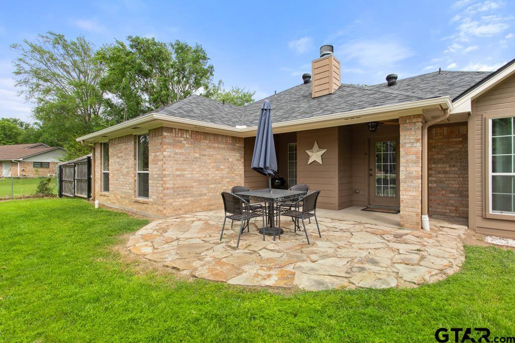 157 County Road 3521, Bullard, TX 75757