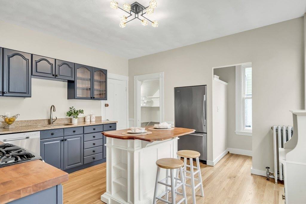 44 Albion St, #A, Somerville, MA 02143