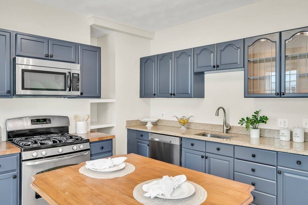 44 Albion St, #A, Somerville, MA 02143