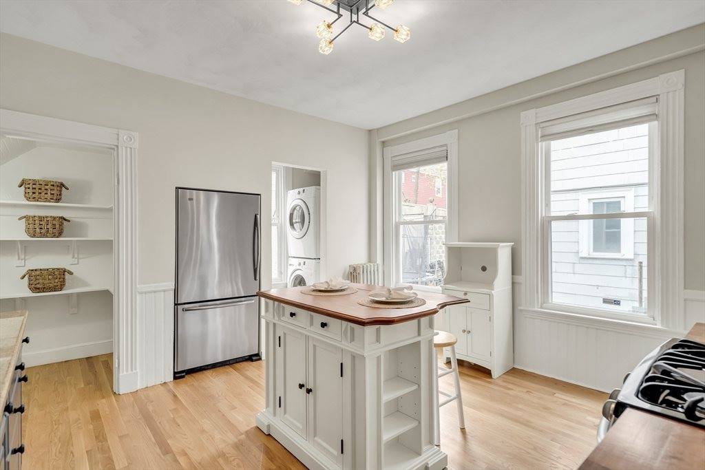 44 Albion St, #A, Somerville, MA 02143