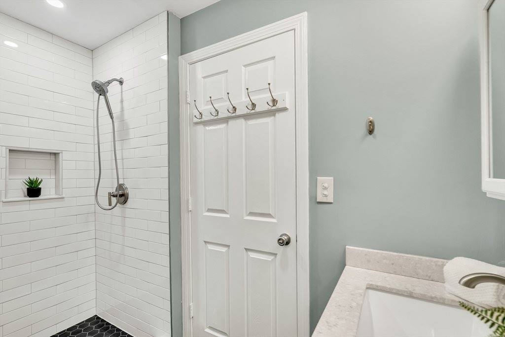 44 Albion St, #A, Somerville, MA 02143