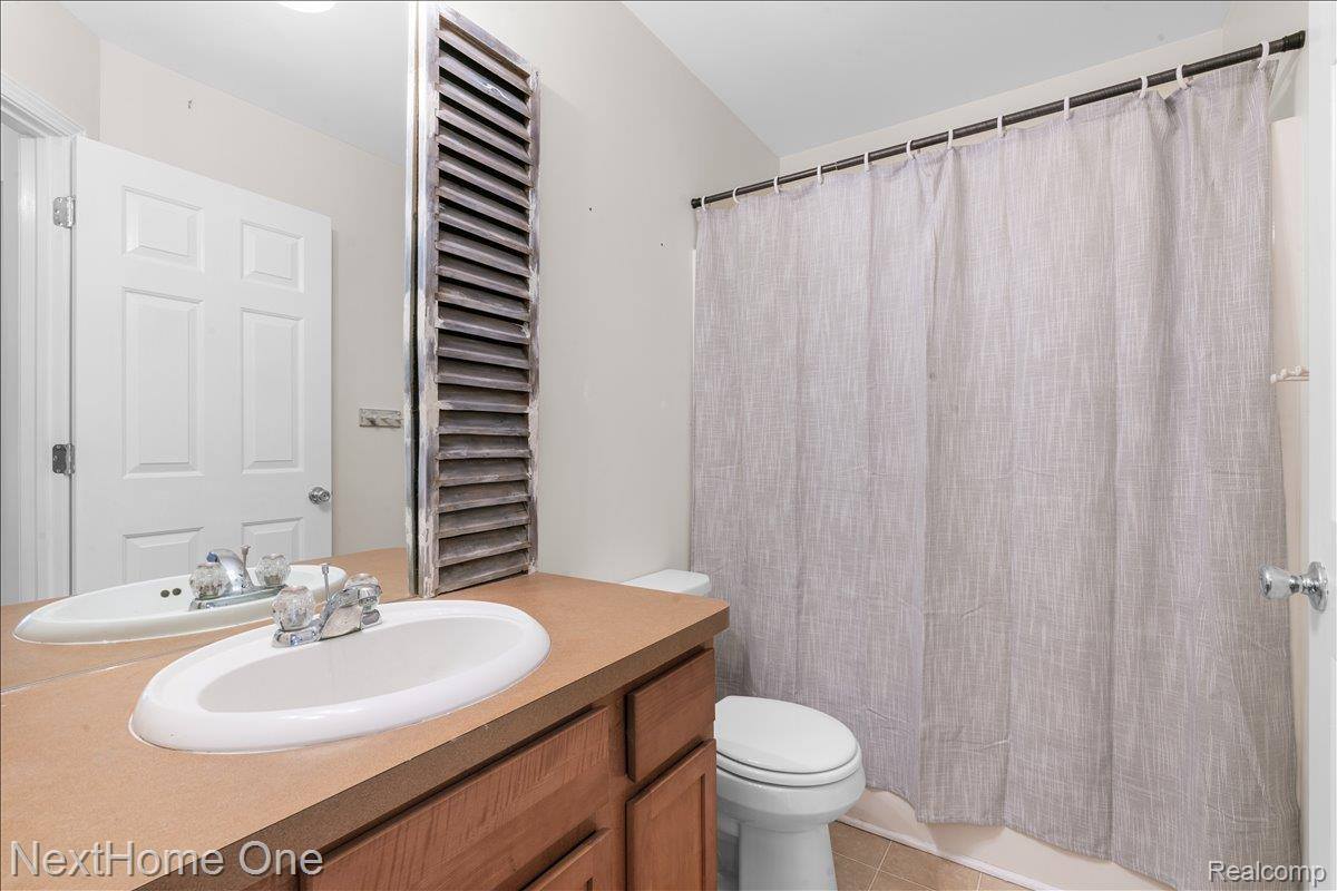 560 Dockside Circle, HollyTownship_Oakland, MI 48442