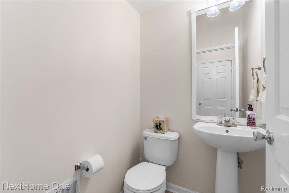 560 Dockside Circle, HollyTownship_Oakland, MI 48442