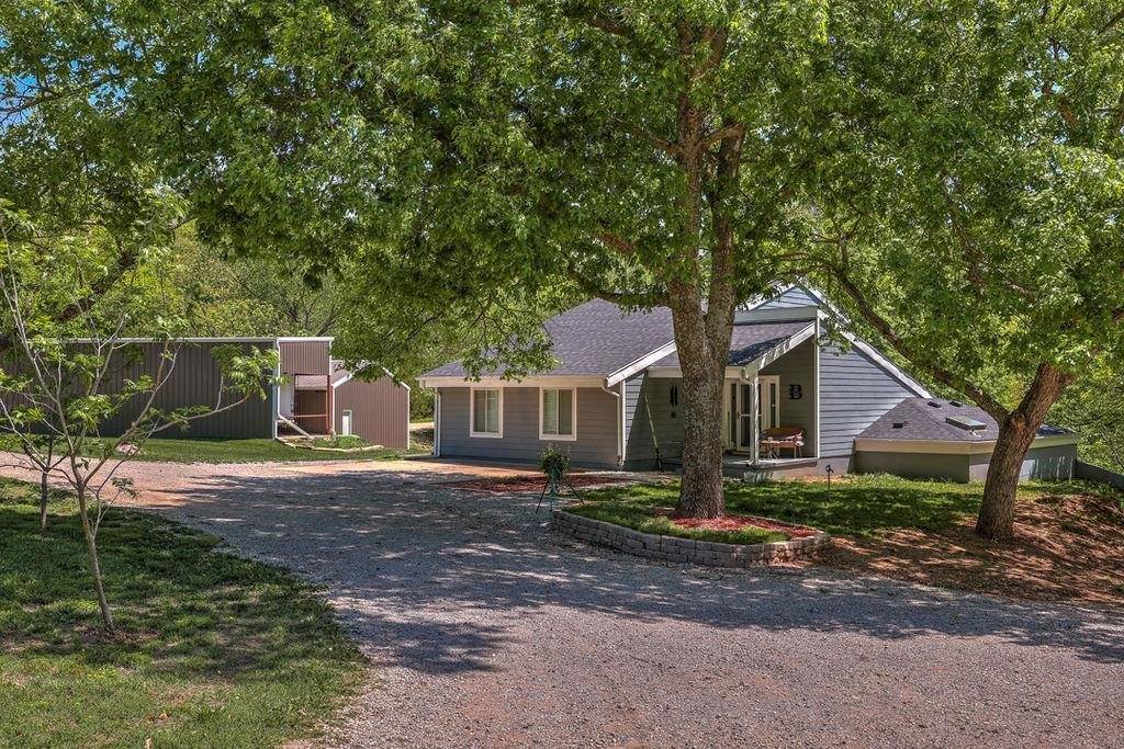 30117 Shady Oak Dr, Arkansas City, KS 67005