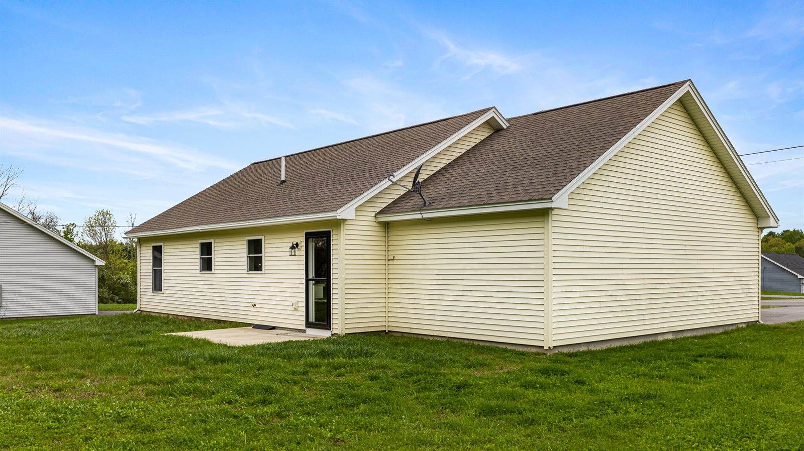 51 Stearns Farm Road, Hampden, ME 04444