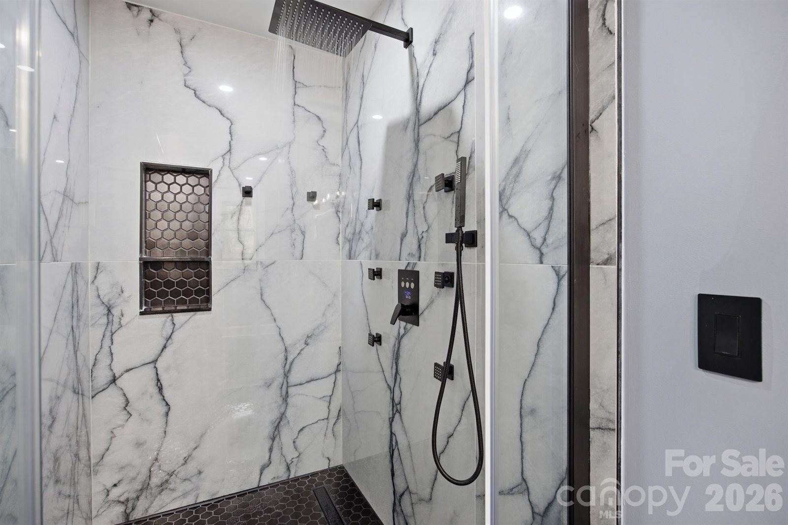 276 Coopers Drive, Hendersonville, NC 28739